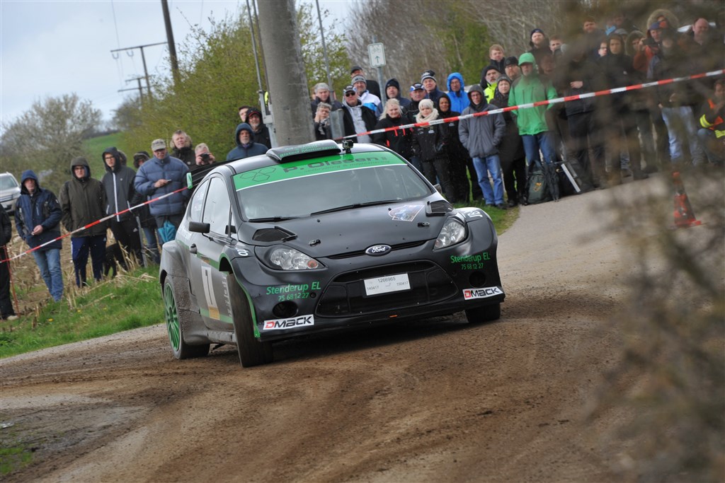 Da dette billede blevet taget, førte Jesper Bisted og Arly Larsen danskerklassen. Fem minutter senere var de ude af løbet.
(Foto: Bisted Motorsport)